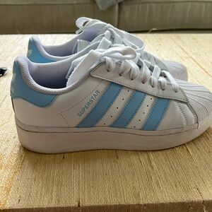 Size 8 barely worn adidas superstars